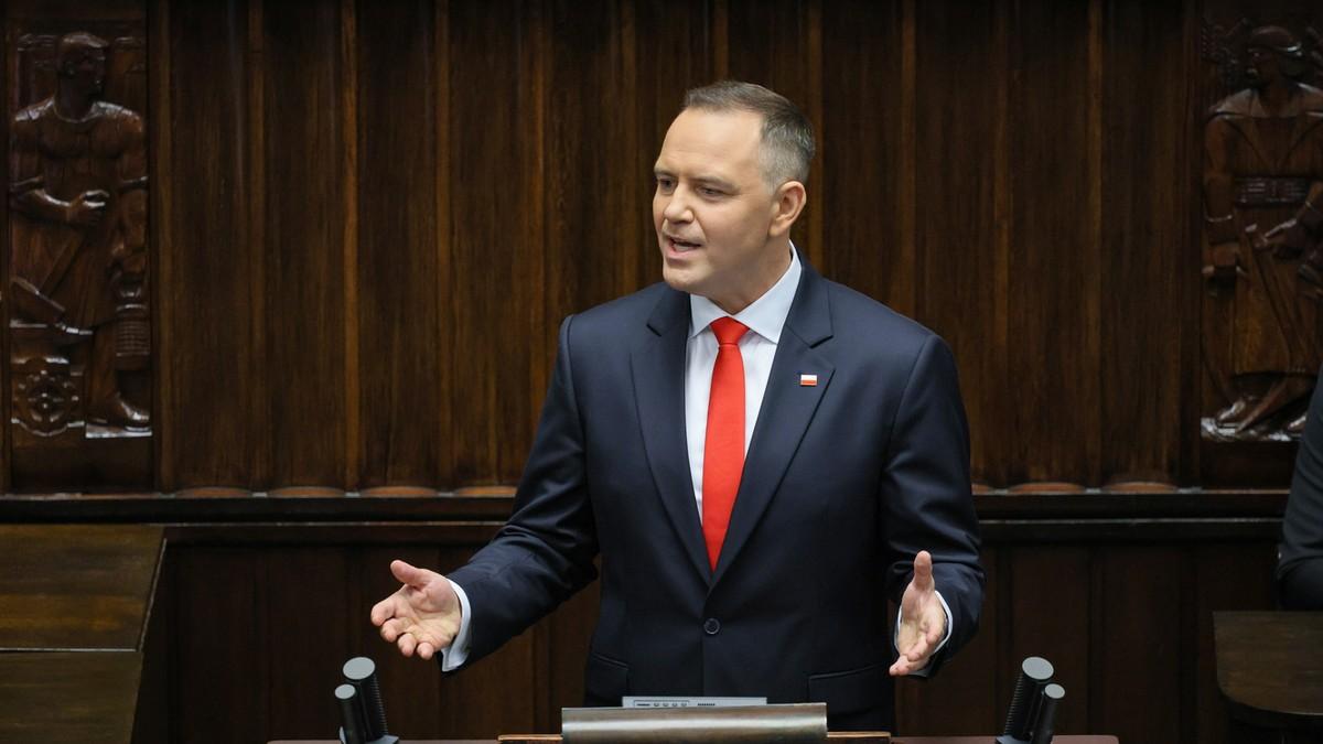 Karol Nawrocki Przy Mównicy